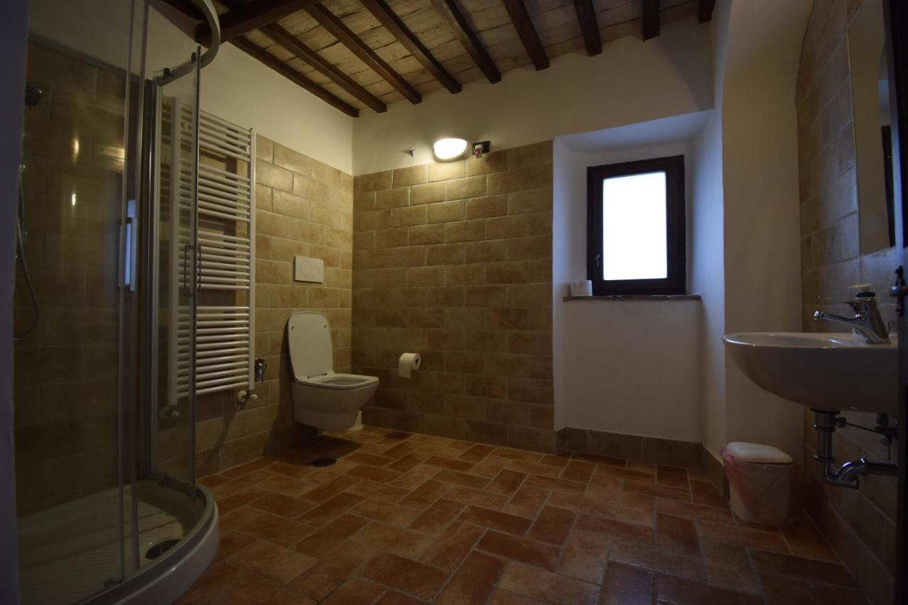 Convento Dei Cappuccini Hostel Tolfa ภายนอก รูปภาพ