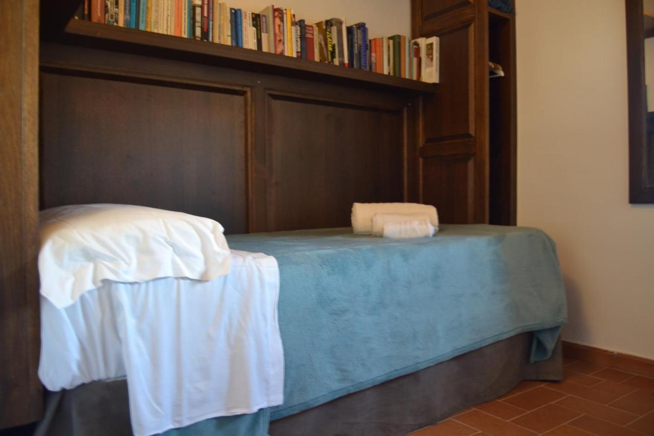 Convento Dei Cappuccini Hostel Tolfa ภายนอก รูปภาพ