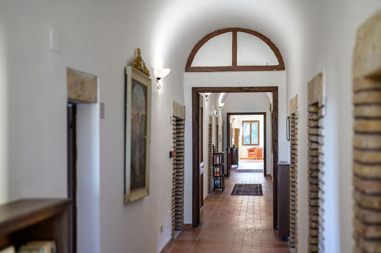 Convento Dei Cappuccini Hostel Tolfa ภายนอก รูปภาพ